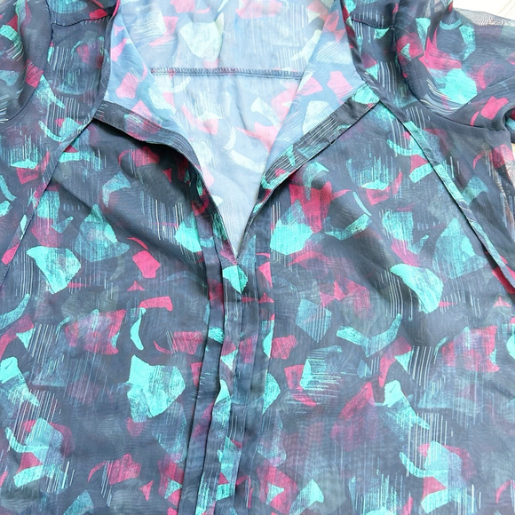 Mudd Blouse Top Size M Blue Pink Sheer Long Sleeve Playful Prints Abstract - Picture 9 of 9